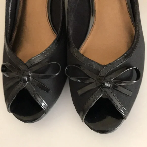Life Stride Stylish Black Peep-Toe Flats. Size 8 M - Picture 7 of 9